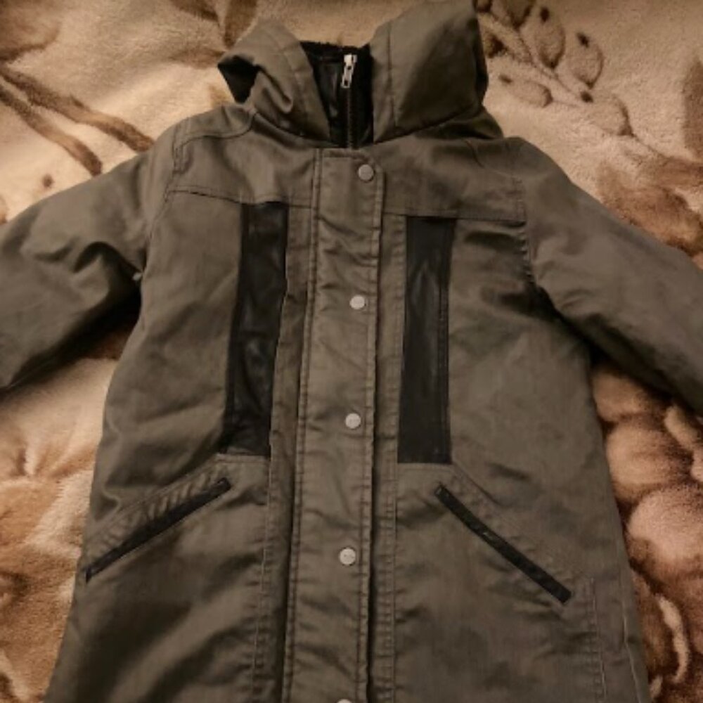 RVCA army green heavy warm vintage hoodie Size 8 Brand New